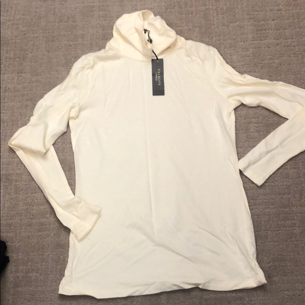 Off white lightweight turtleneck